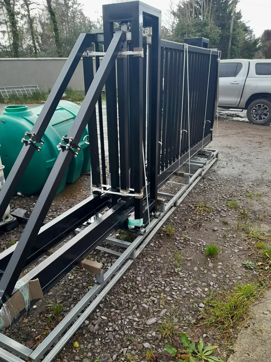 32ft Cantilever Electric Gate - Image 1