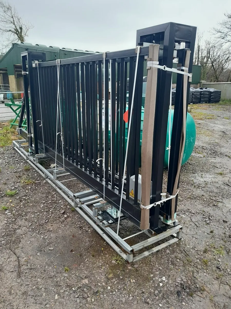 32ft Cantilever Electric Gate - Image 3