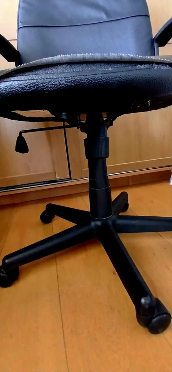 black swivel chair - Image 4