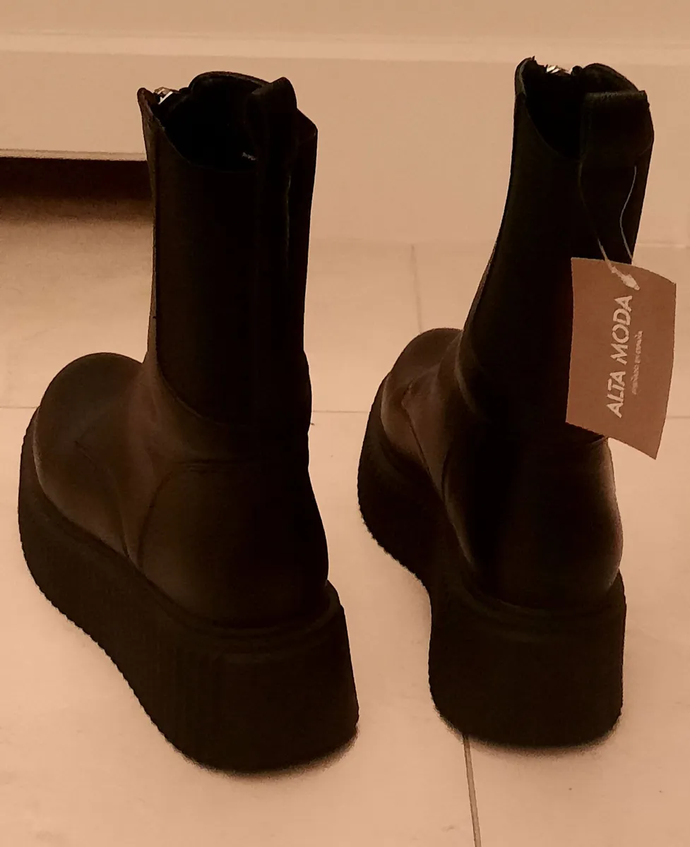 New ! Ladies platform boots   Size 7 - Image 3