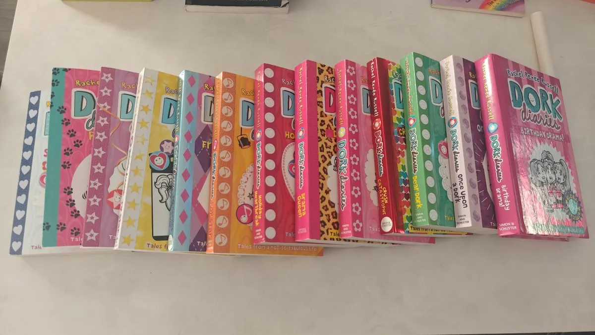 Set of Dork Diaries books - 13 Titles - Image 4