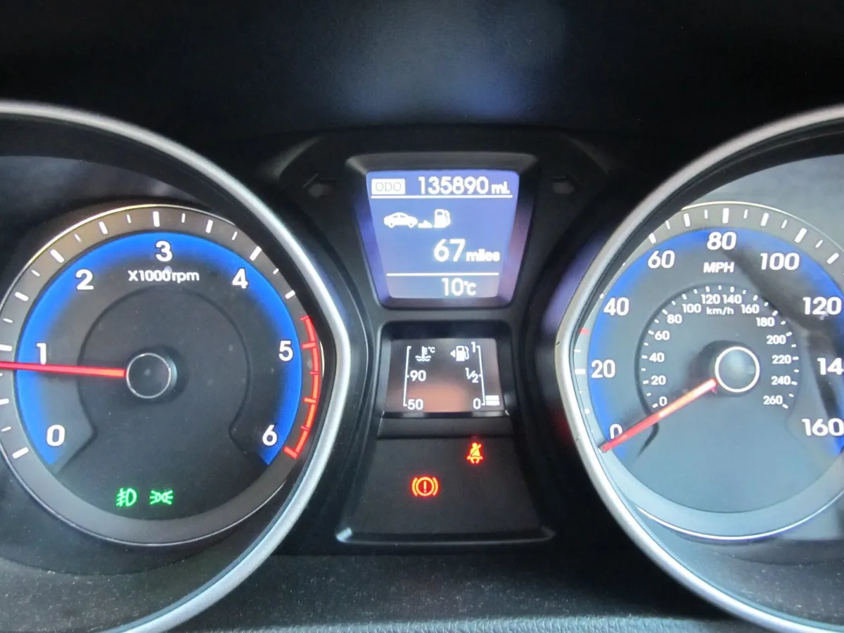 Hyundai i30 2014 WITH FULL SERVICE HISTORY - Image 2