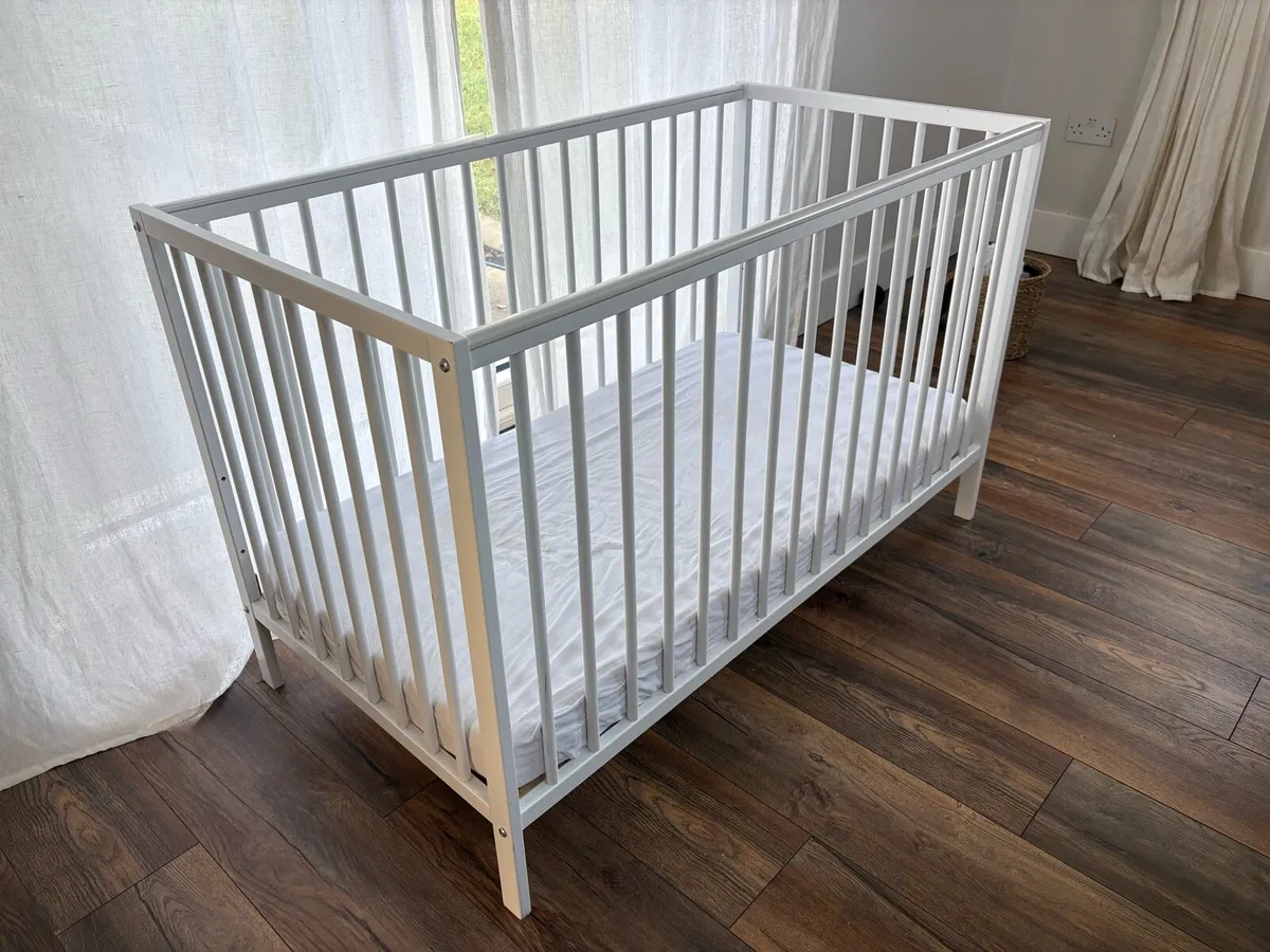 Cot and mattress - Image 4