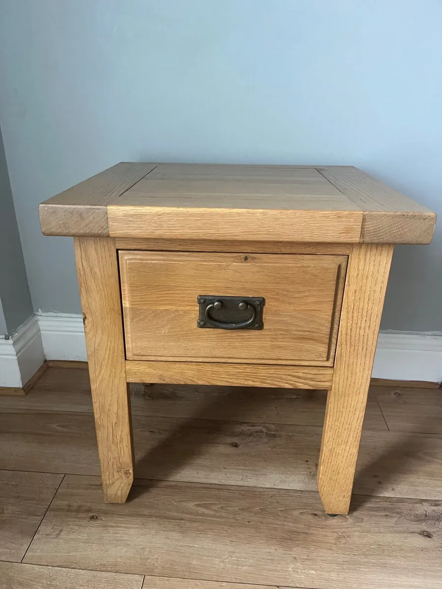 End table - Image 1