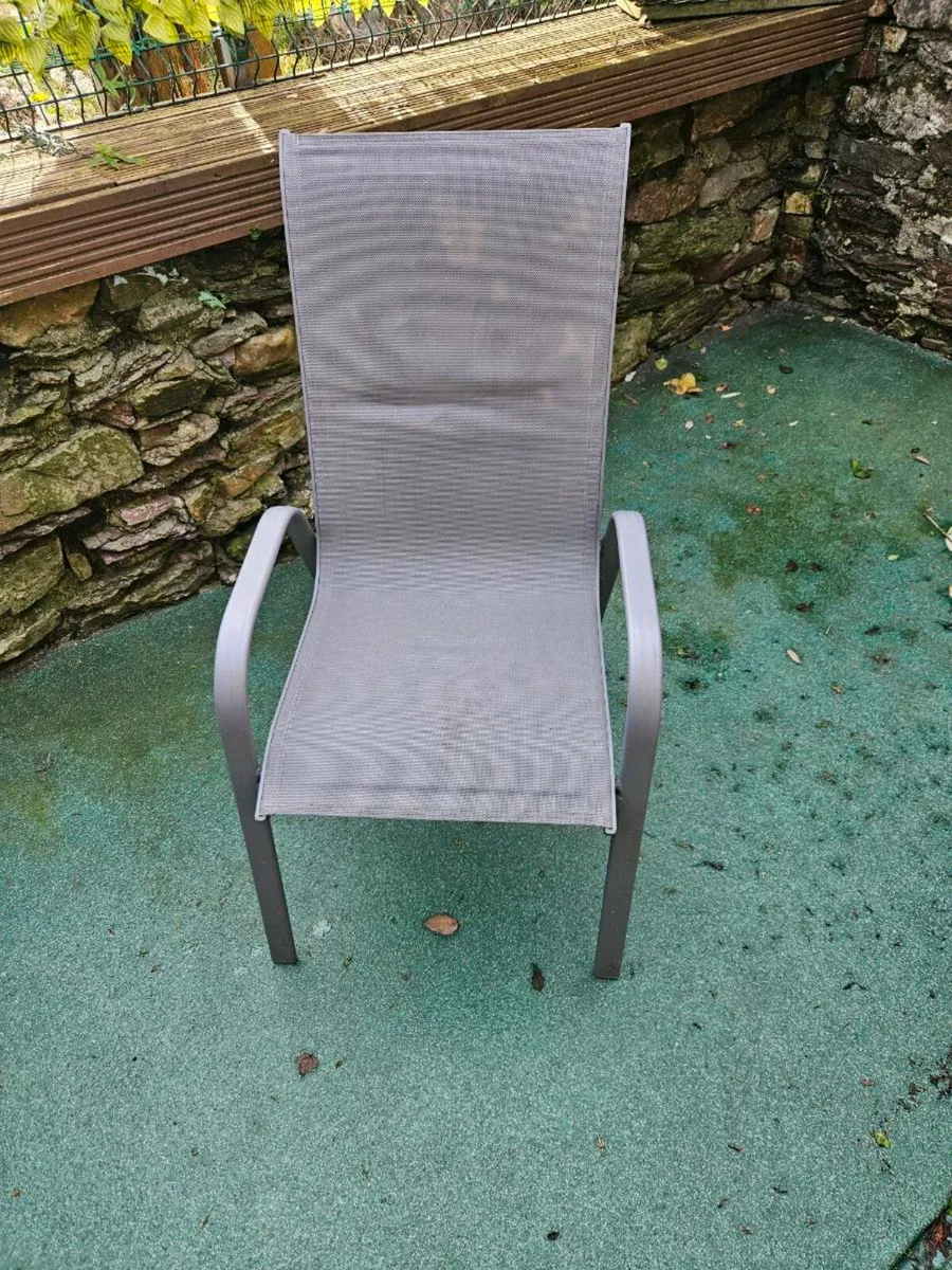 Chair garden - Image 1