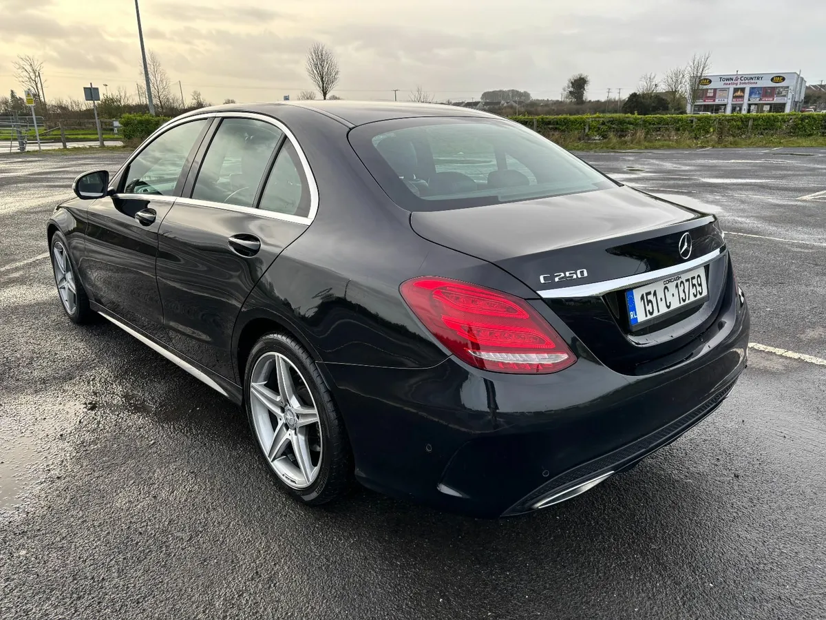 Mercedes-Benz C-Class 250D AMG LINE AUTO - Image 4