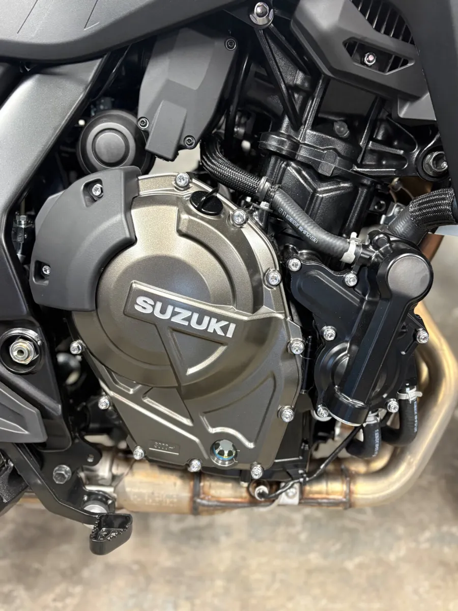 BRAND NEW 2025 SUZUKI DL800RE. - Image 4