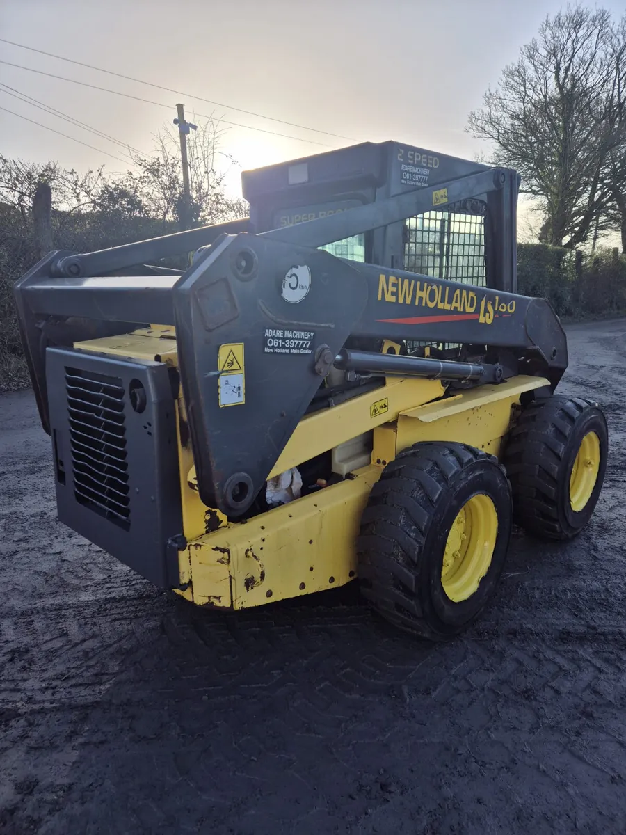 New Holland 180 Skid Steer Loader - Image 1