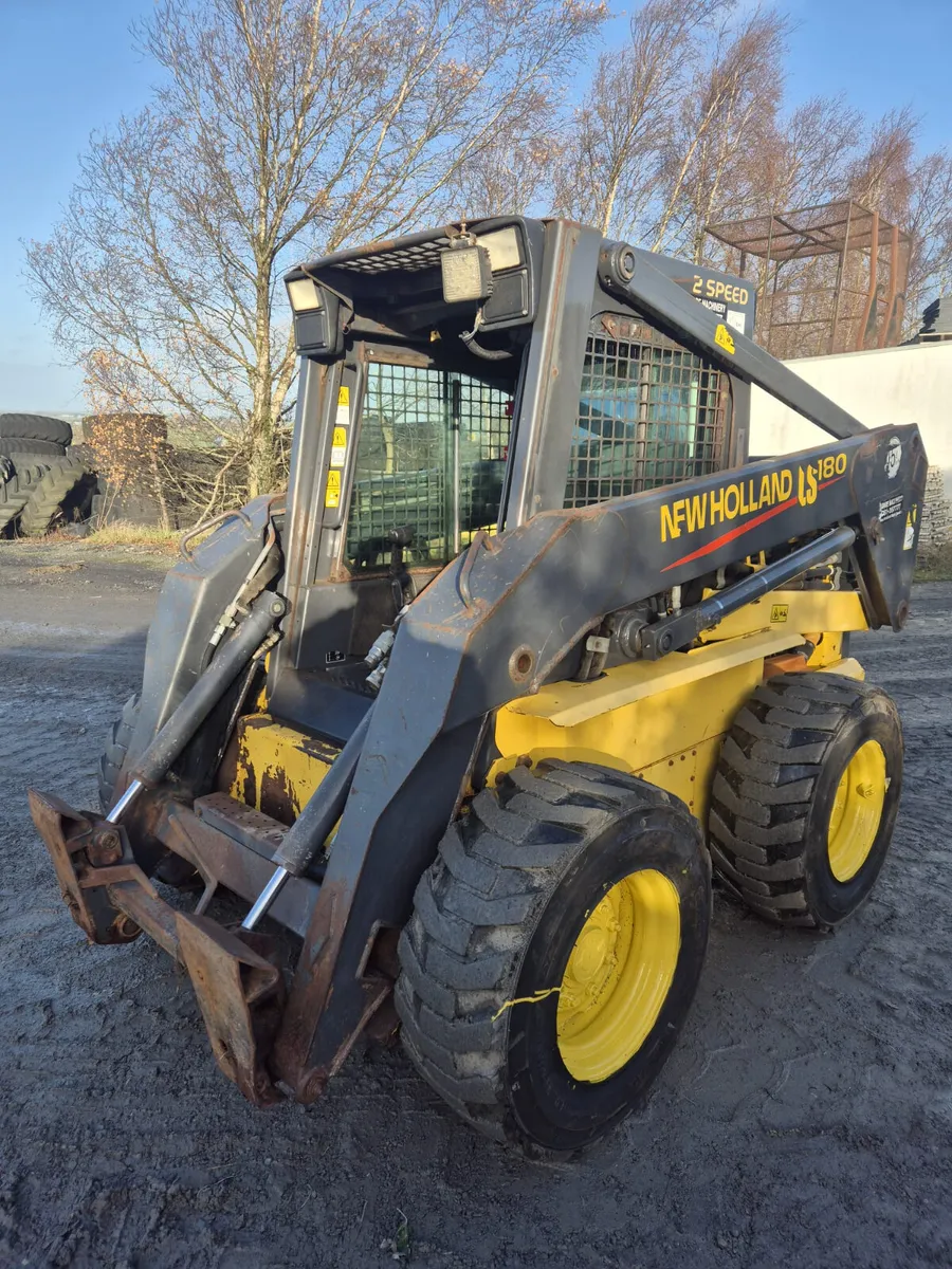 New Holland 180 Skid Steer Loader - Image 3