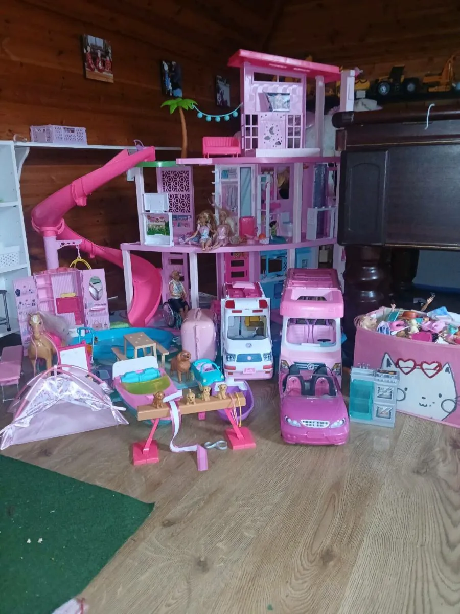 Barbie dreamhouse and vehicles bundle - Image 2