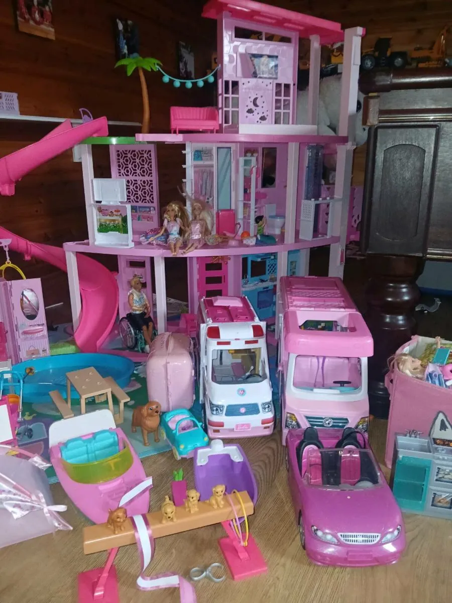 Barbie dreamhouse and vehicles bundle - Image 4