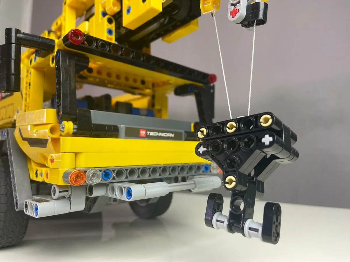 Toy Crane – Room Decor & Play - Image 3