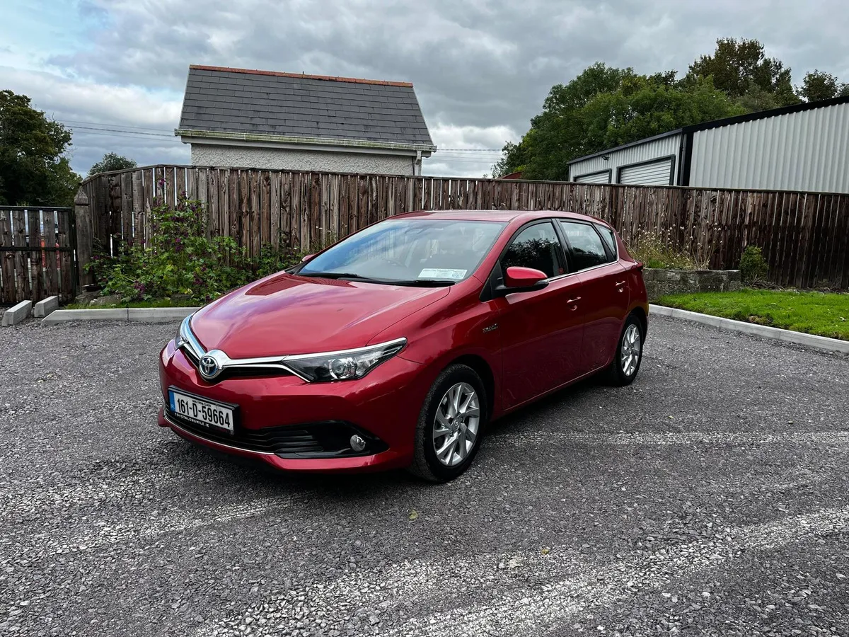Toyota Auris Hybrid Extensive Service History - Image 1