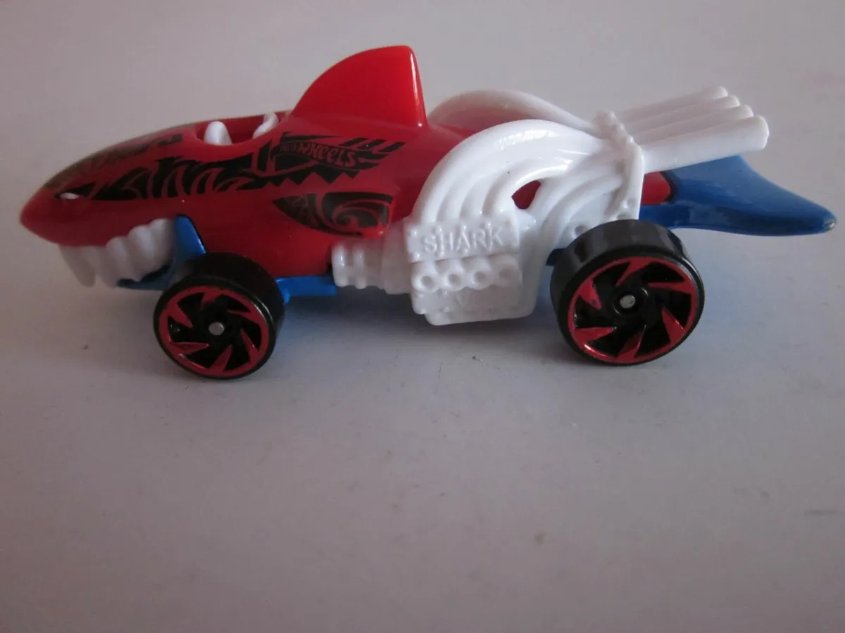 Hot Wheels Shark V8 Car - Image 2