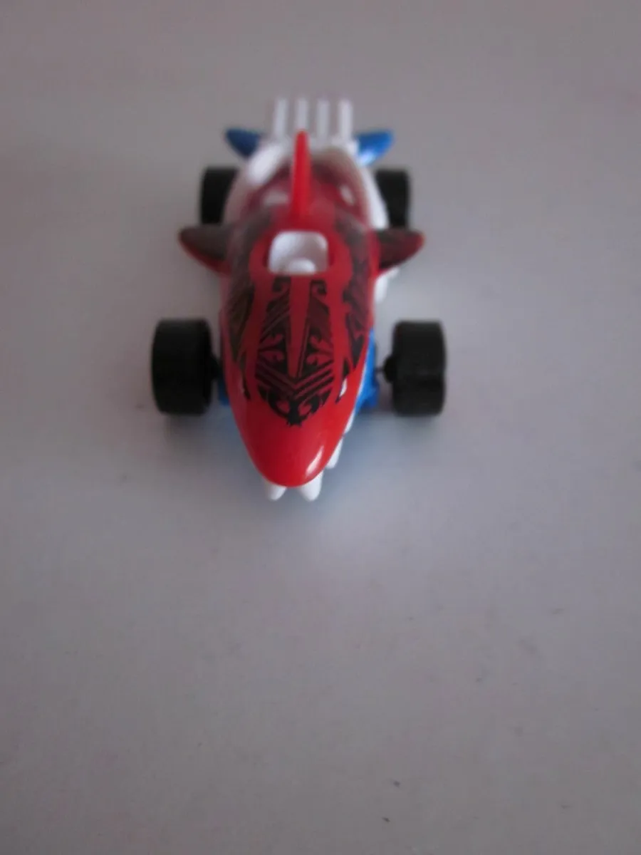 Hot Wheels Shark V8 Car - Image 4