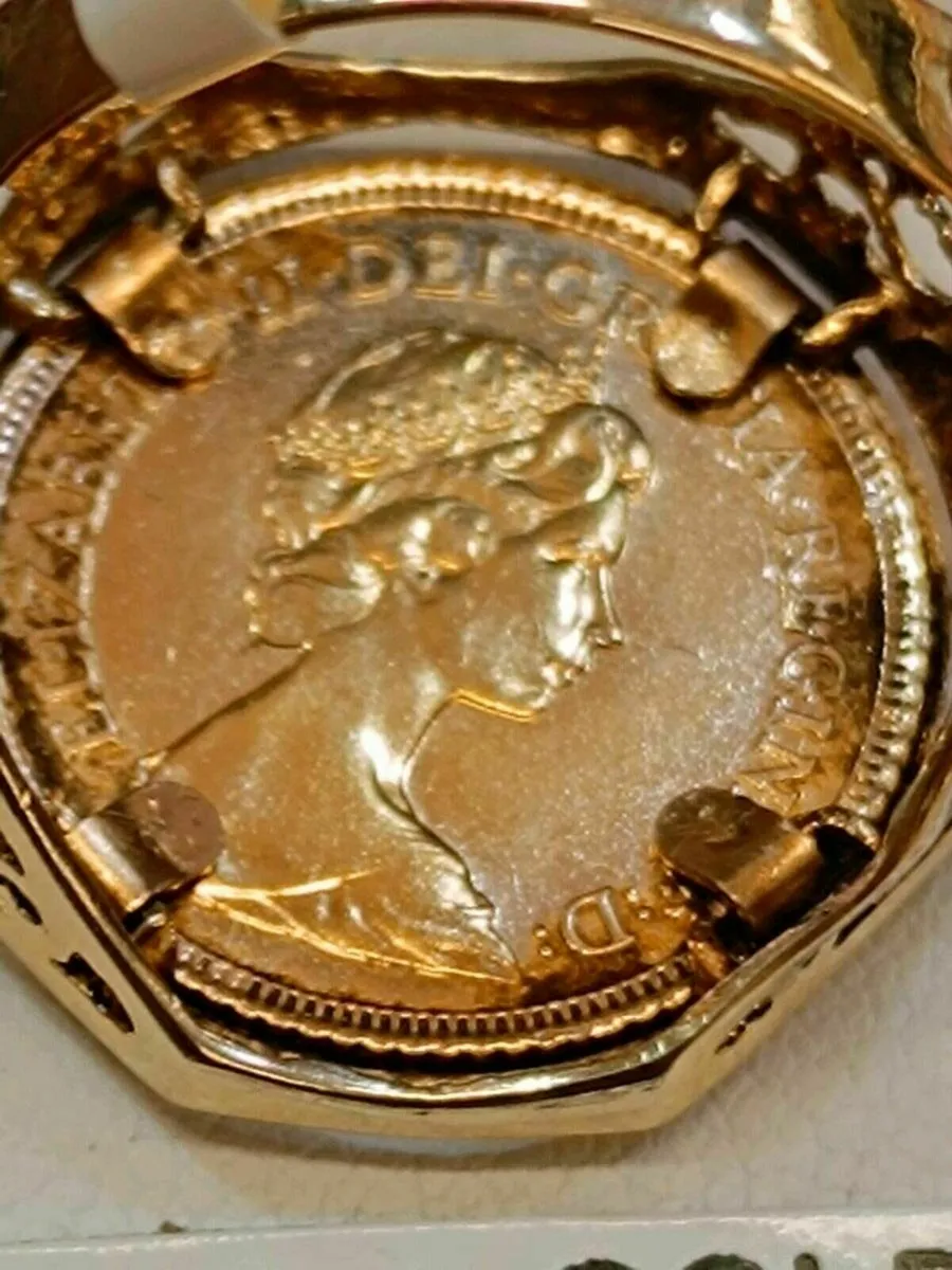 1982 Half Sovereign Ring - Image 4