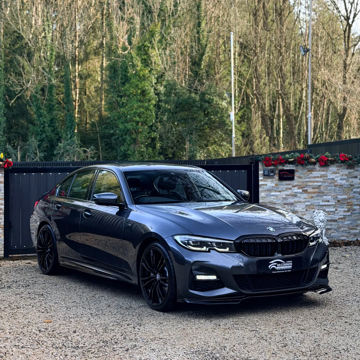 2020 (201)  BMW 330e M-SPORT 290BHP *BEST VALUE - Image 1