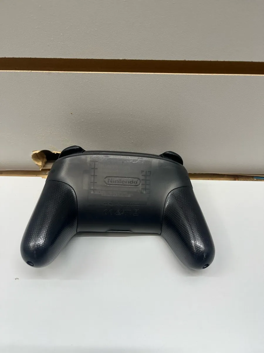 Nintendo switch pro controller - Image 2