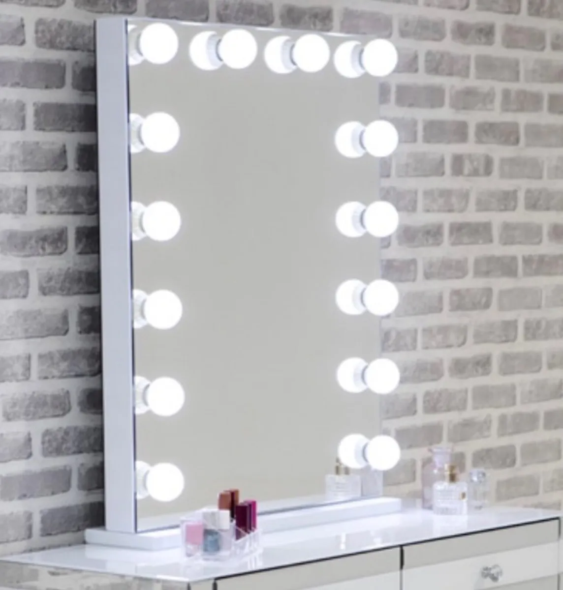 Hollywood Mirror - Image 1