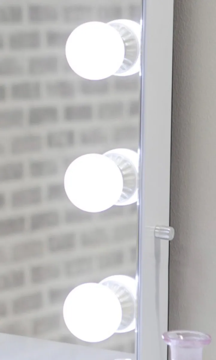 Hollywood Mirror - Image 2