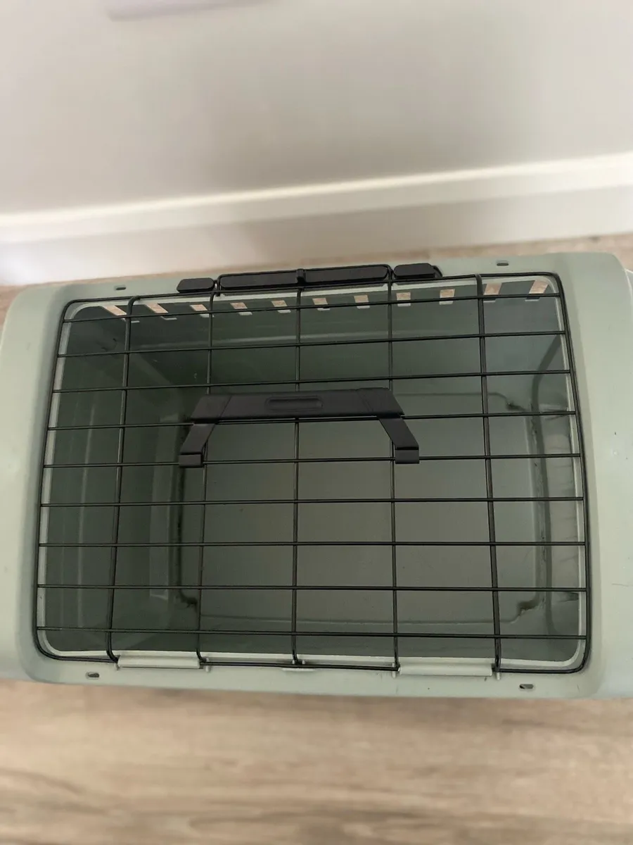 Dog crate and bed - Image 3