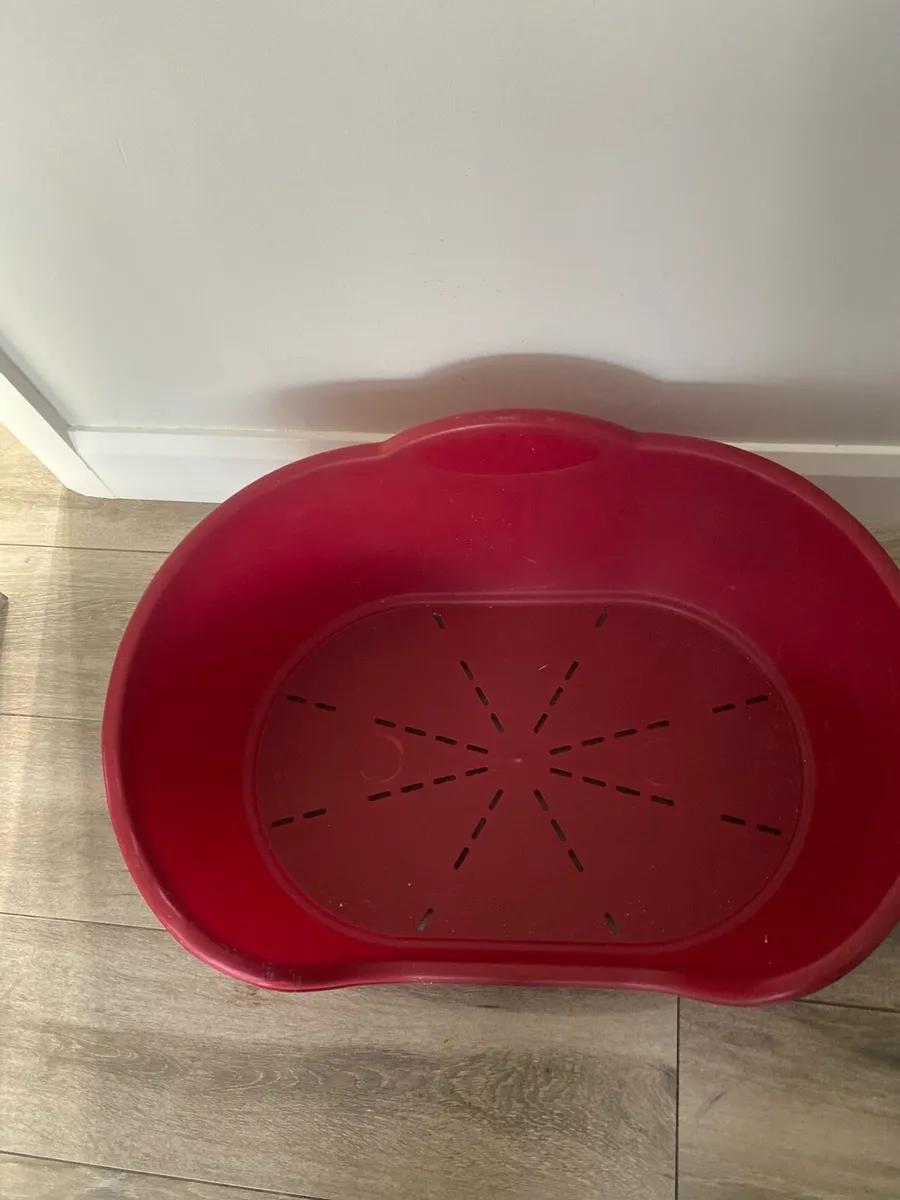 Dog crate and bed - Image 4