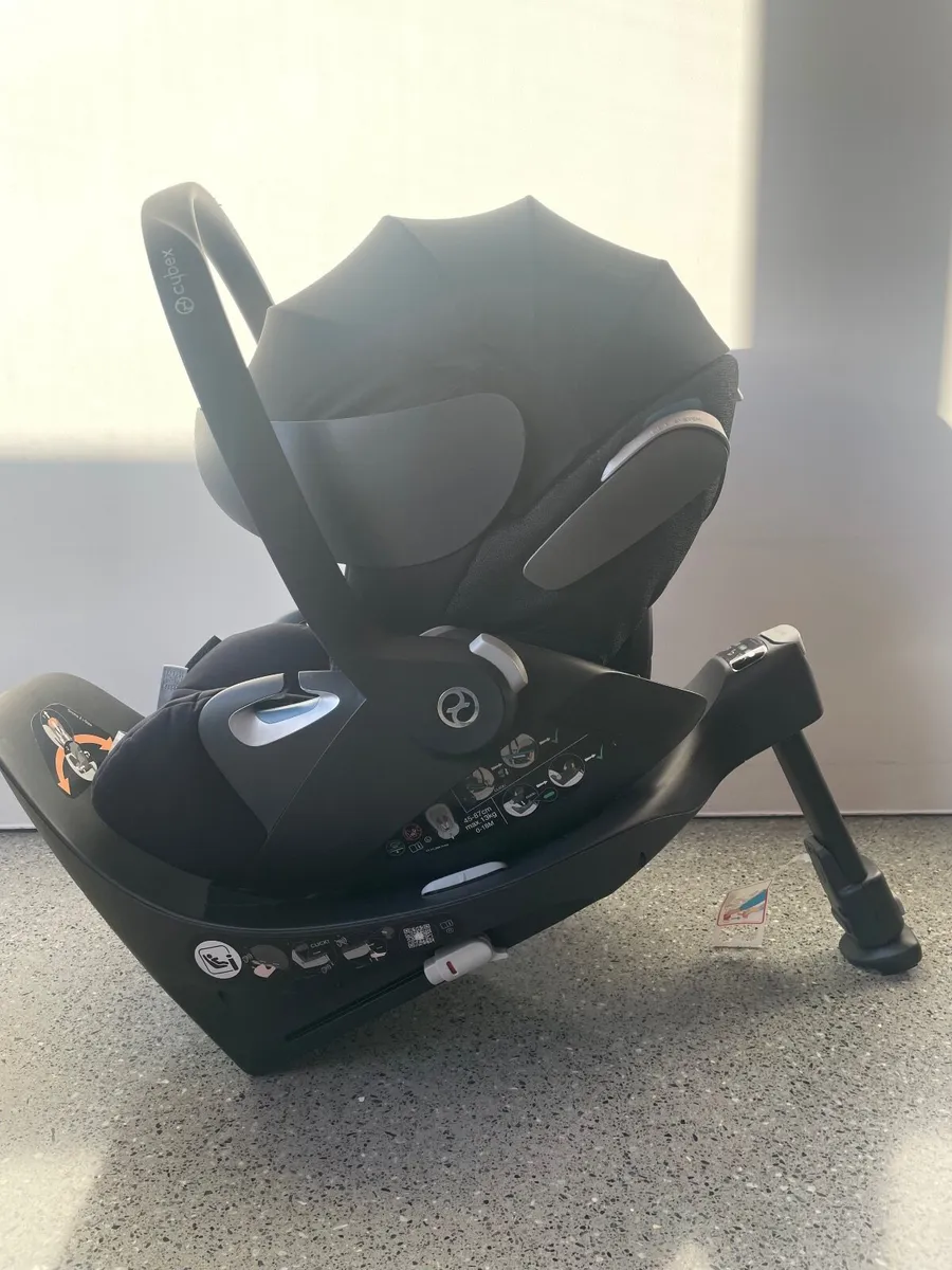 Cybex Cloud Z I-size infant car seat with 360 degr - Image 1
