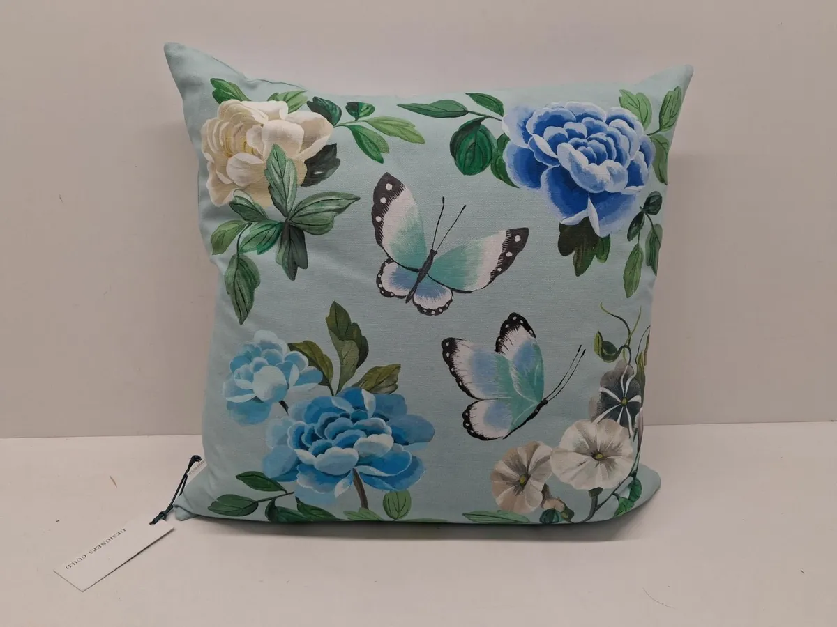 Online Auction Of A Cushion & More! - Image 1