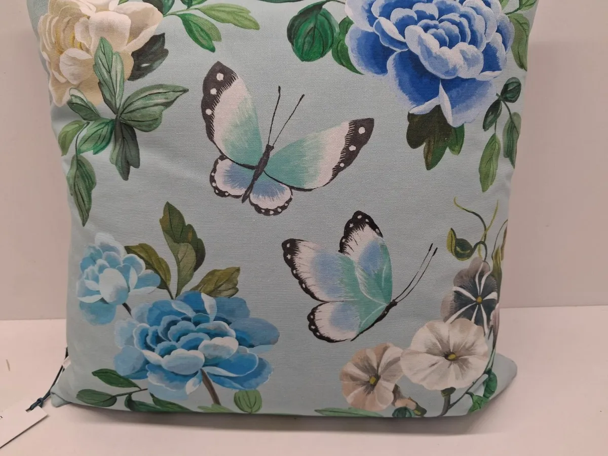 Online Auction Of A Cushion & More! - Image 3