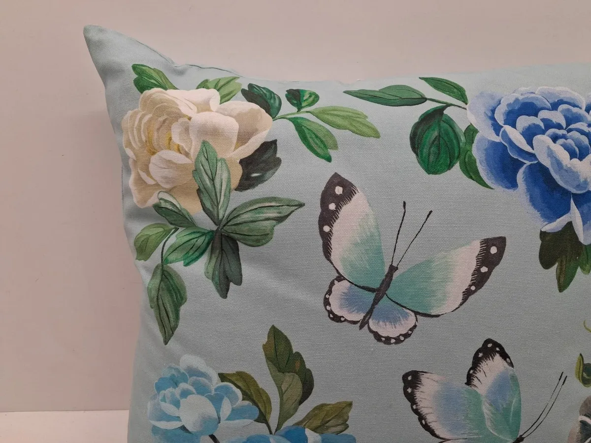 Online Auction Of A Cushion & More! - Image 4