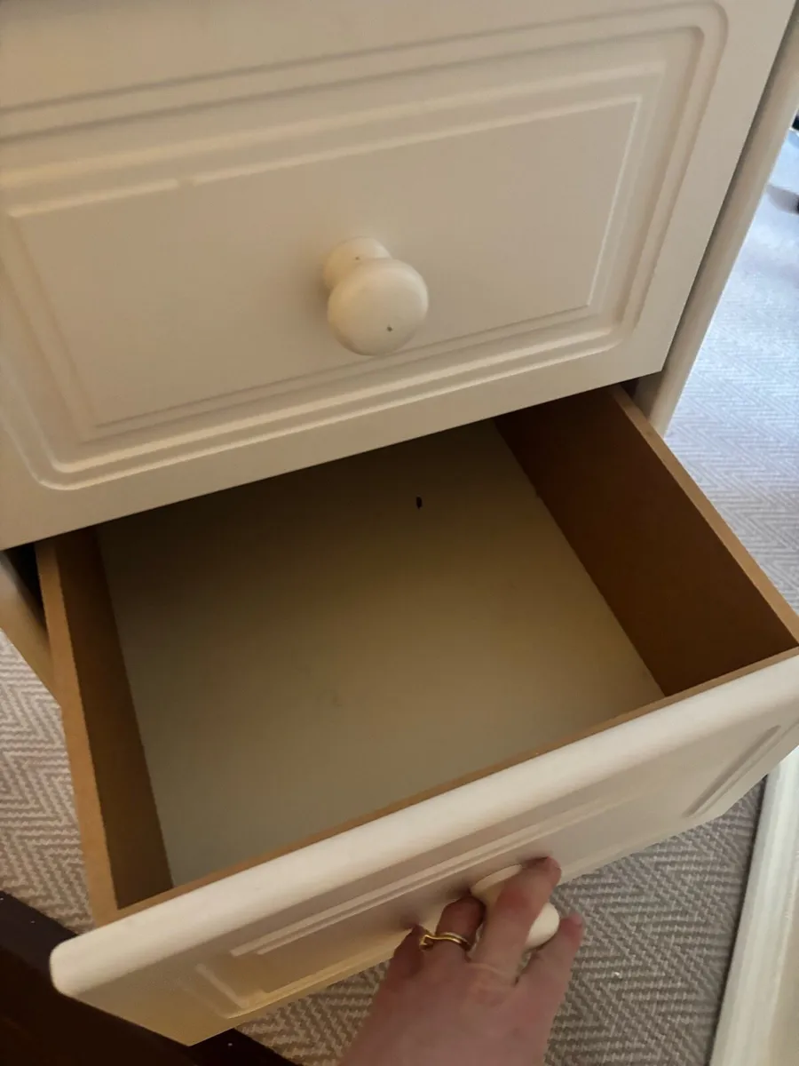 3 drawer table - Image 2