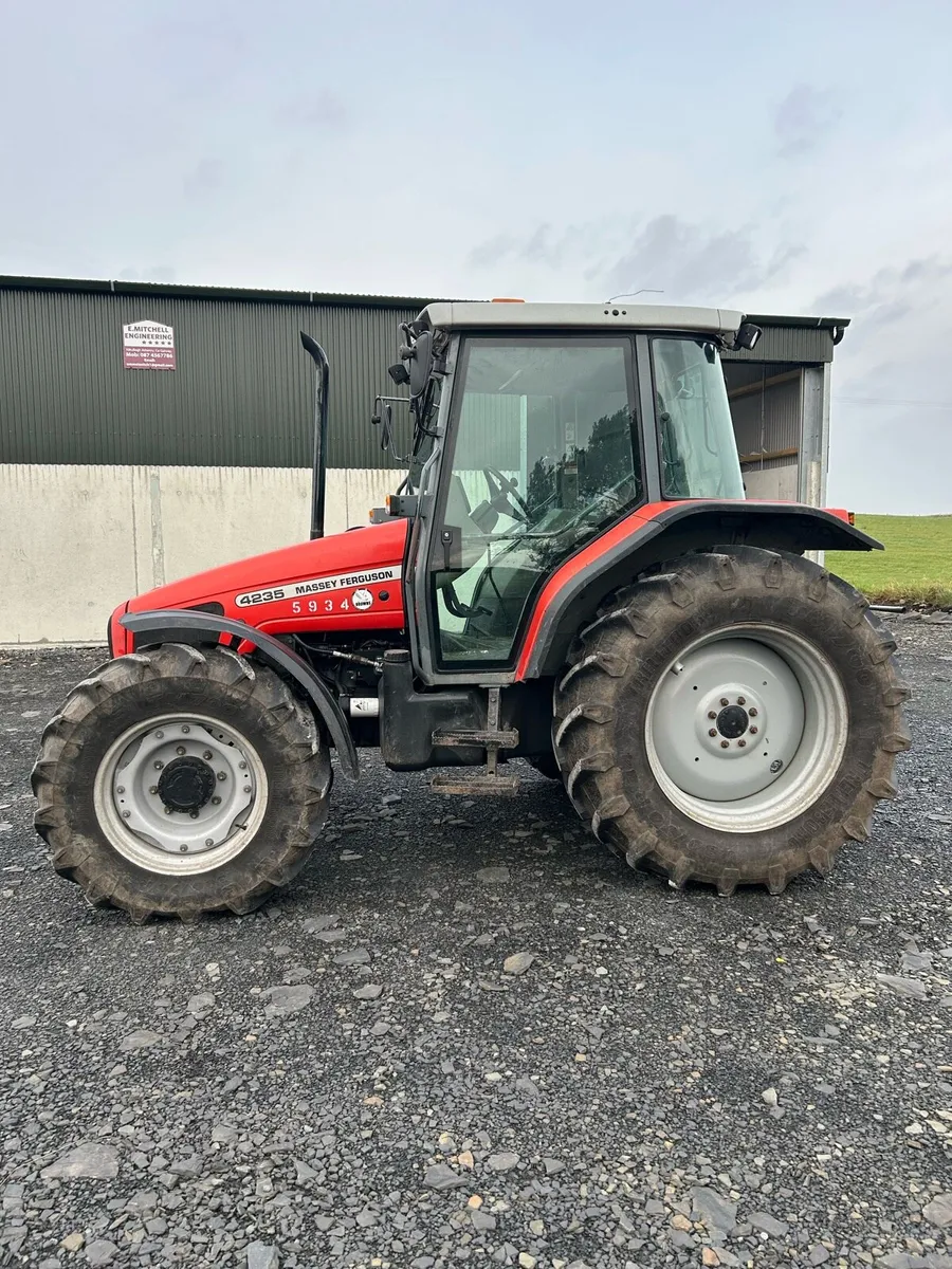 Massey Ferguson 4235 - Image 1