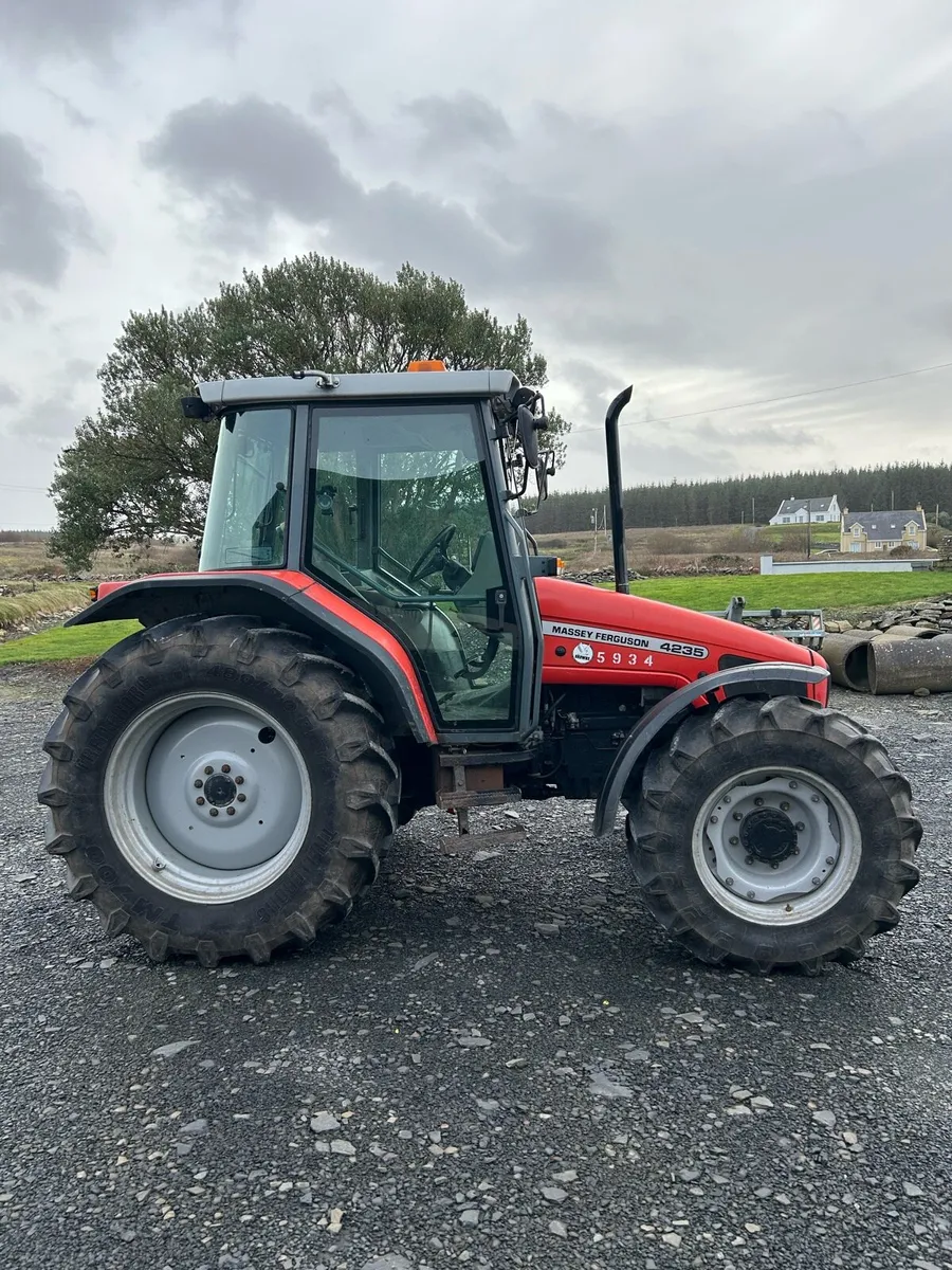 Massey Ferguson 4235 - Image 2