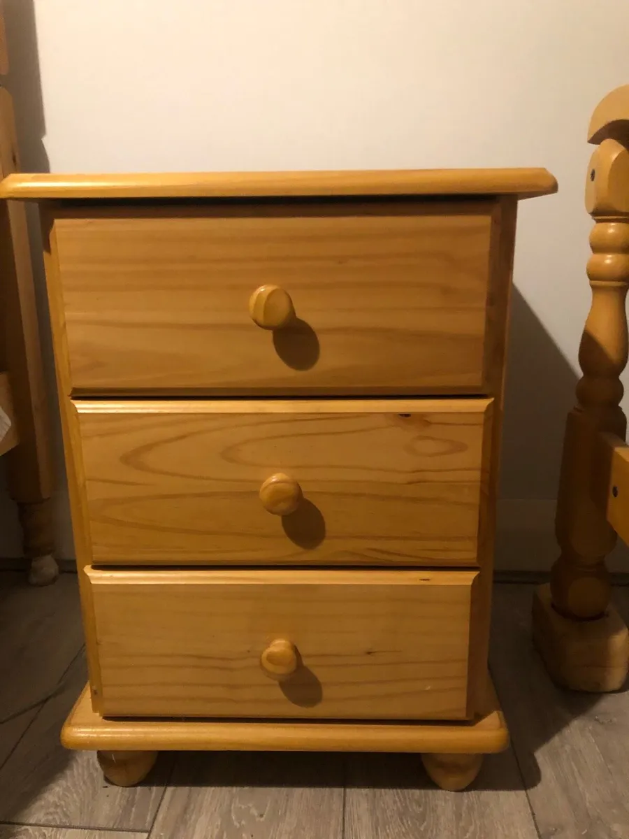 Bedroom furniture - Image 1