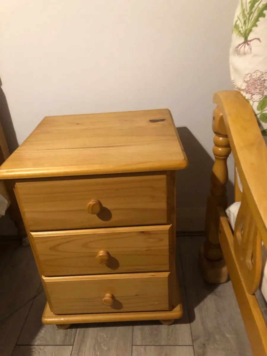 Bedroom furniture - Image 2