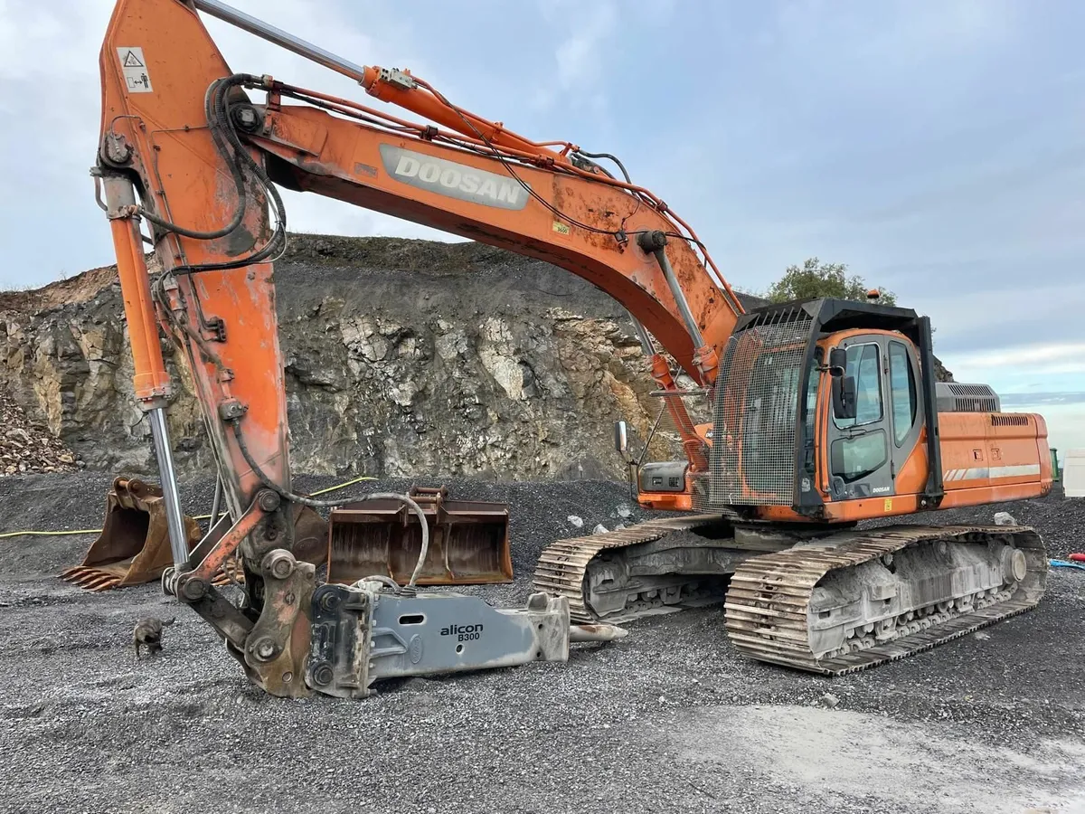 Doosan DX350LC 35 Ton Excavator - Image 1