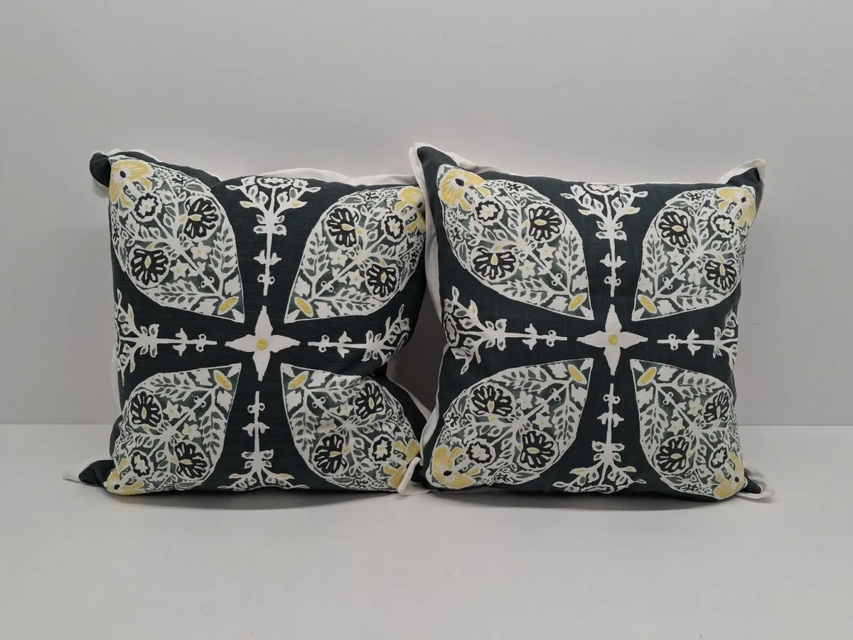 Online Auction Of Cushions & More! - Image 1