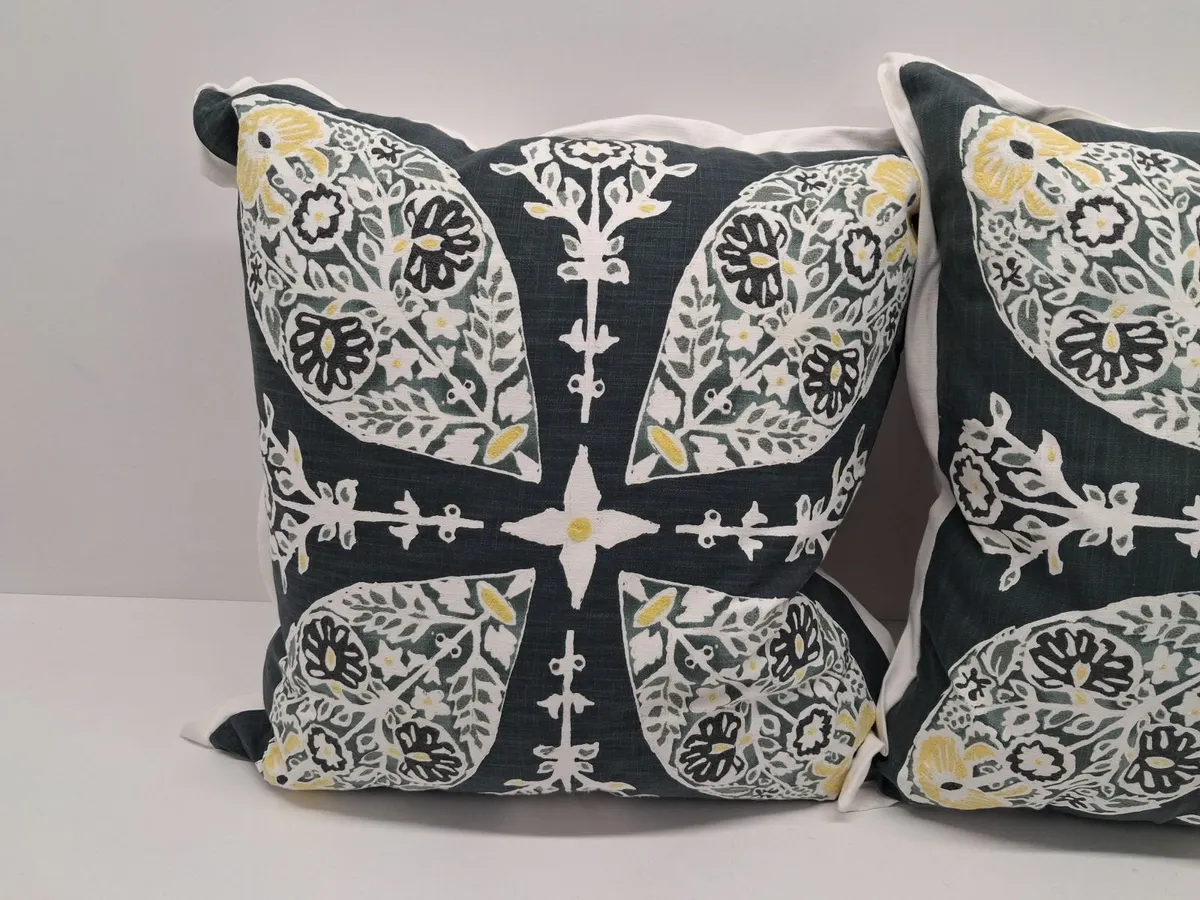 Online Auction Of Cushions & More! - Image 4