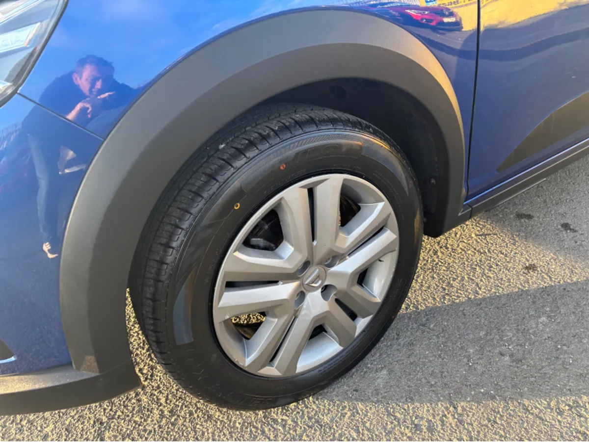 Dacia Sandero STEPWAY COMFORT TCE 90 CVT MY2 Autom - Image 4