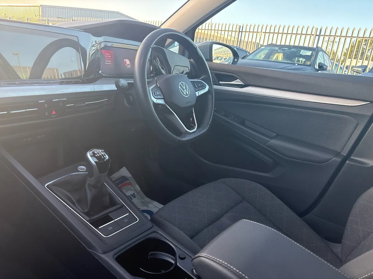Volkswagen Golf Life 1.0 TSI - Image 3