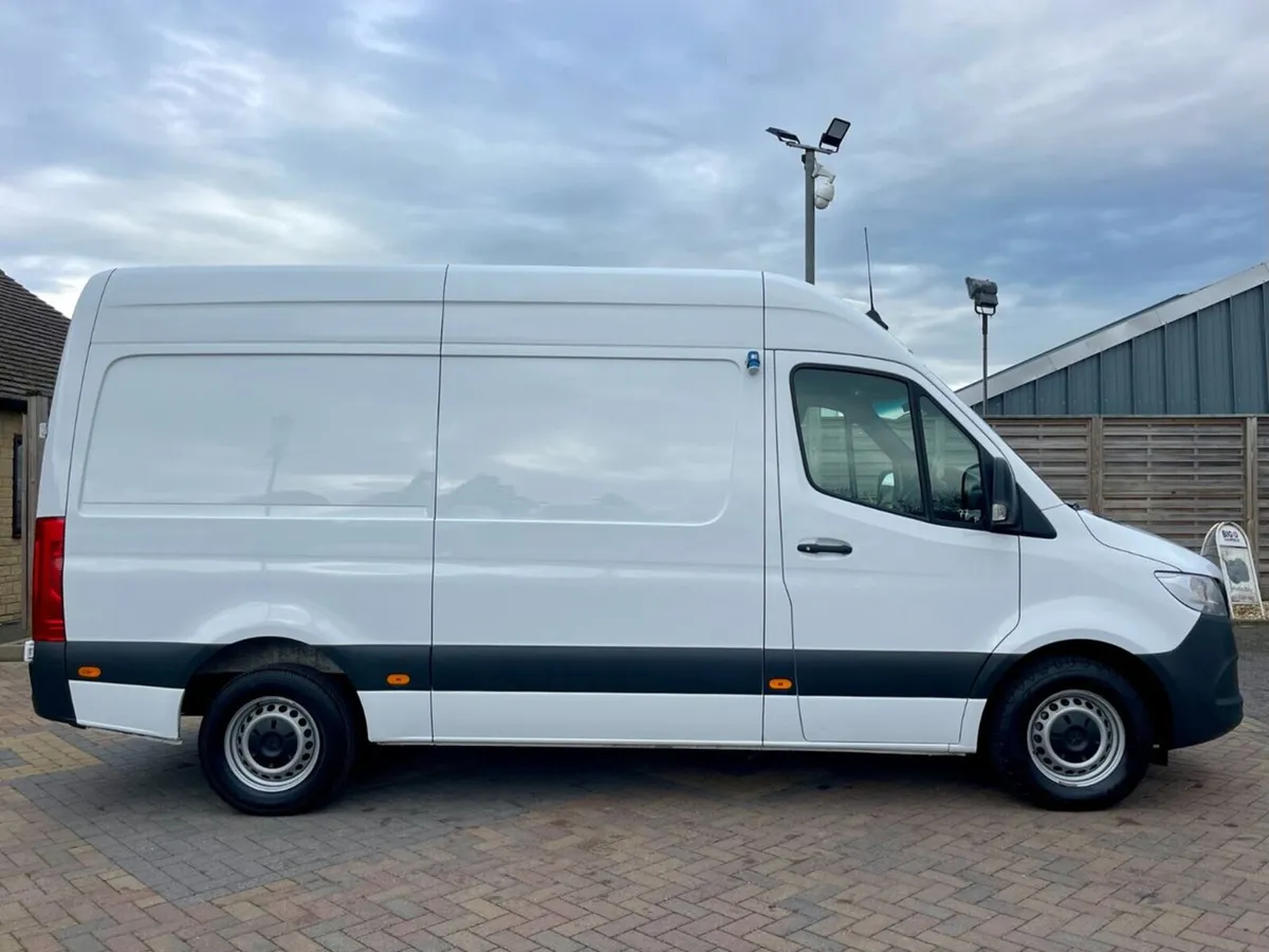 Mercedes-Benz Sprinter 317 CDI 170 L2H2 FRIDGE VAN - Image 2