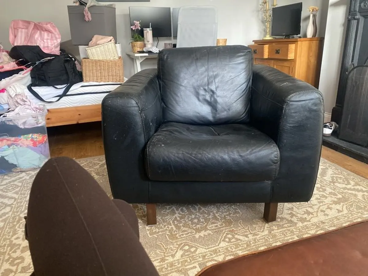 Single black leather chair - Image 1