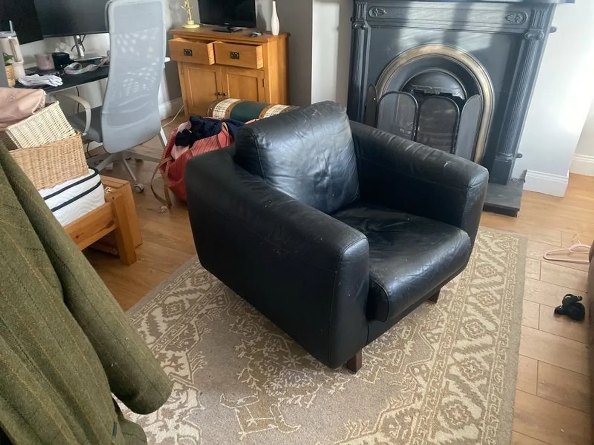 Single black leather chair - Image 2