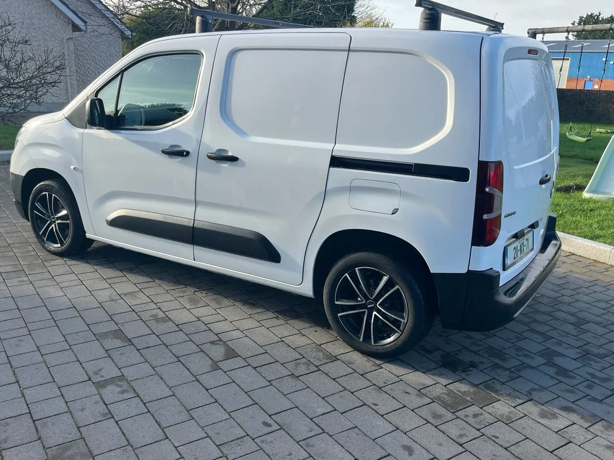 2021 Opel combo *new doe* - Image 4