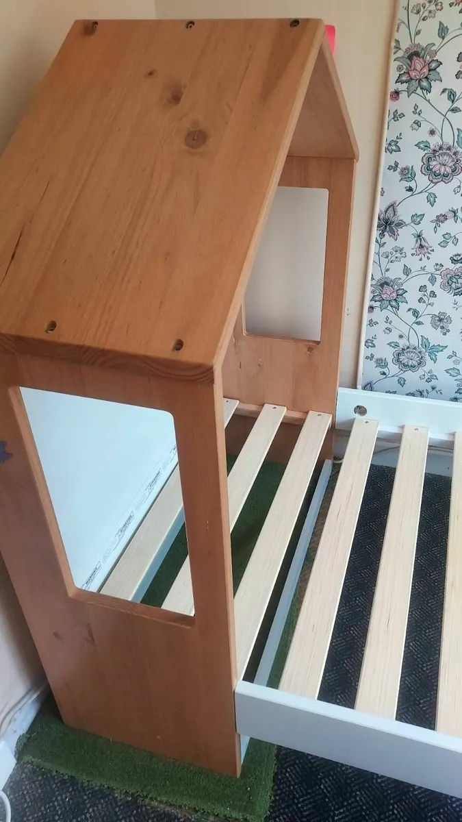 Kids canopy bed - Image 1