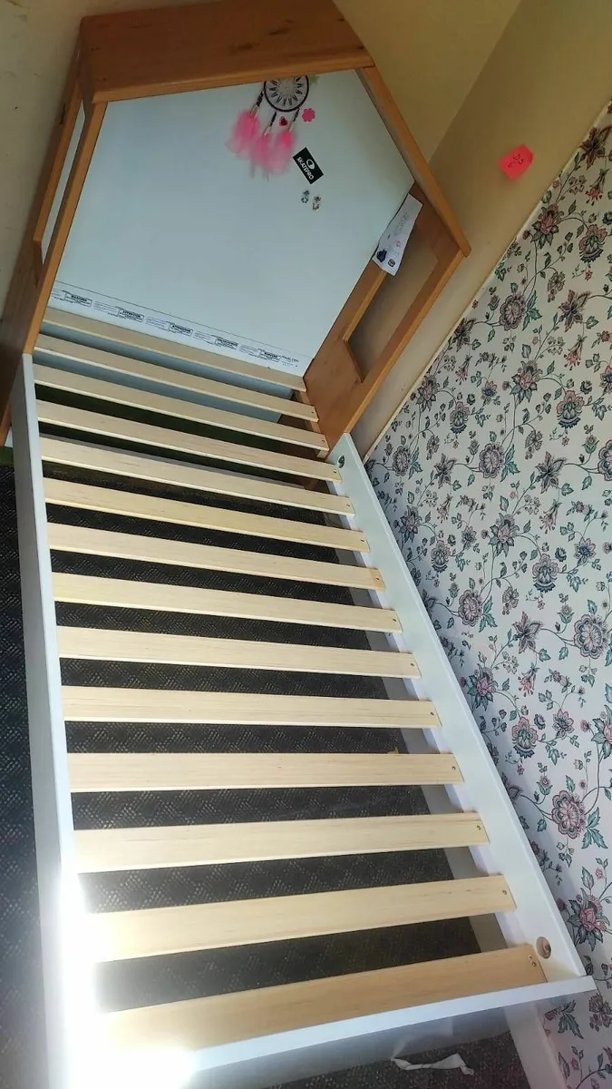 Kids canopy bed - Image 2