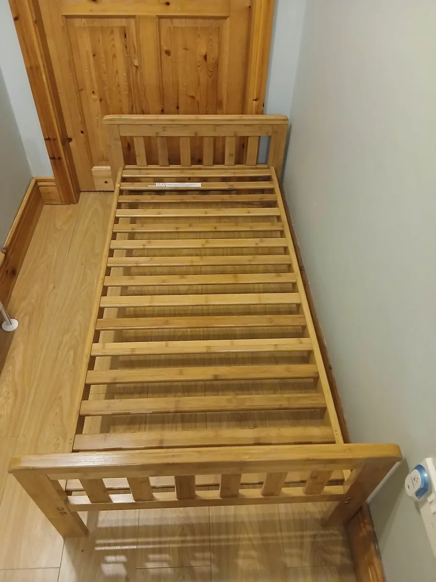 Toddler bed - Image 1