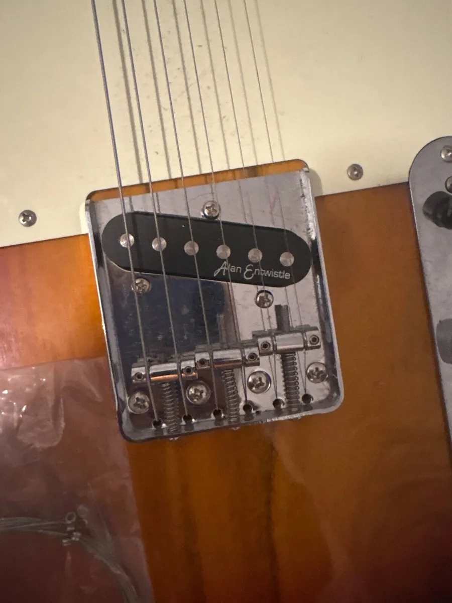 Electric guitar - Image 2