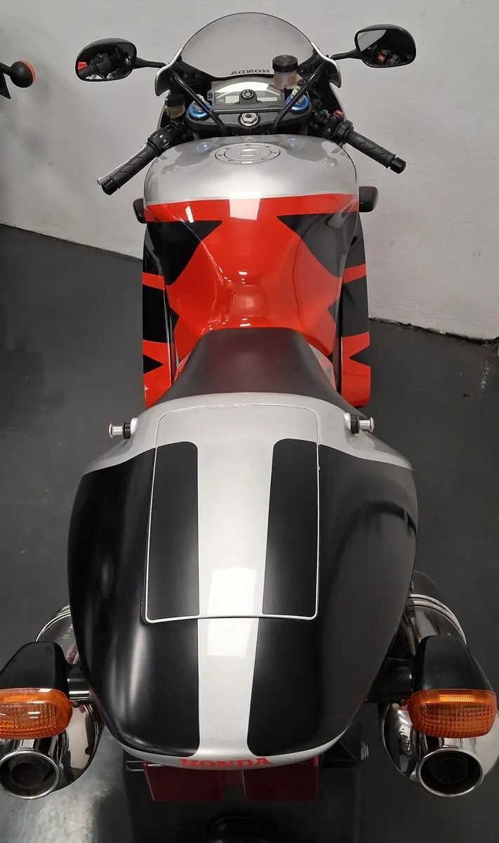 Honda RVT 1000 RC51 - Image 4