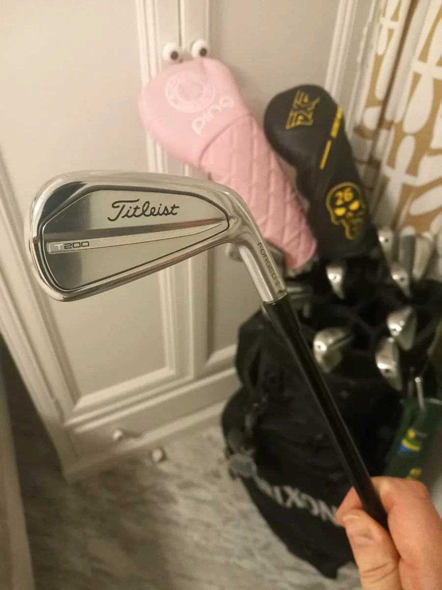 Titleist T200 4 iron / driving iron - Image 1
